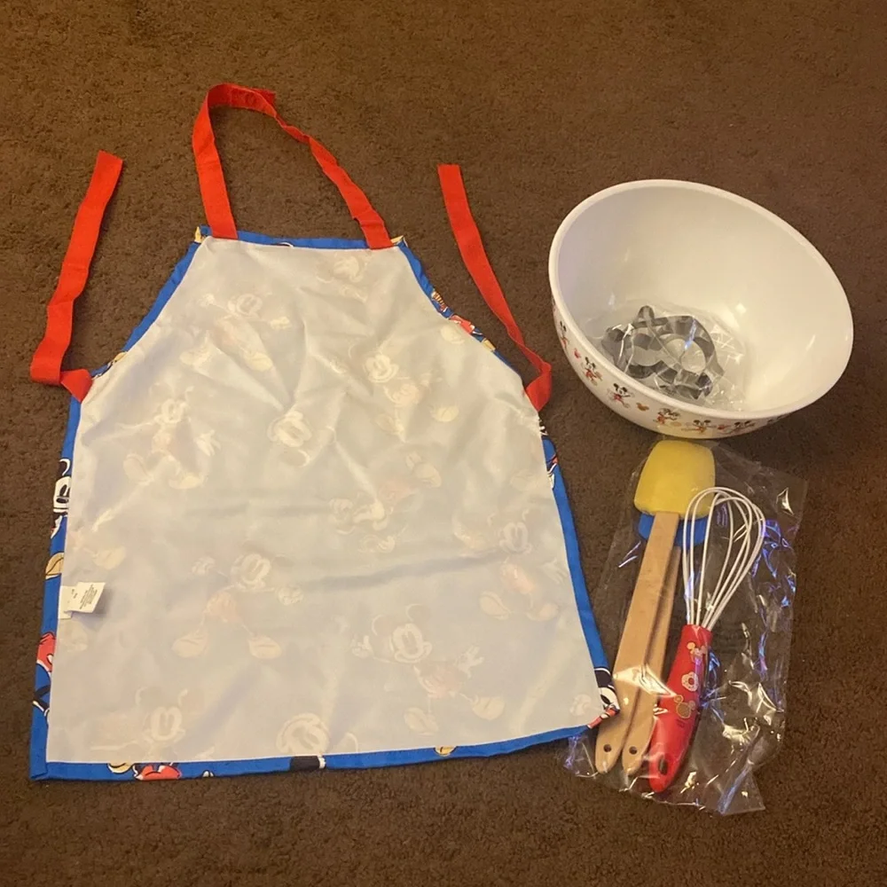 NWT- Disney Kids Baking Set - Picture 6 of 6